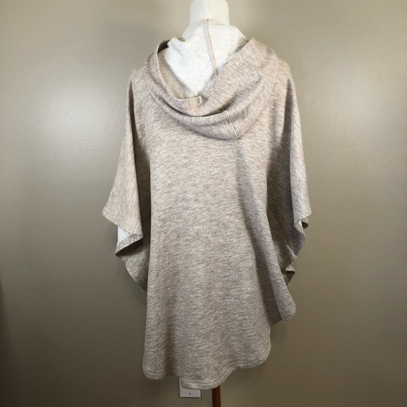 NWT Simply Noelle Light Tan Knit Hooded Poncho Size L/XL - Picture 2 of 5